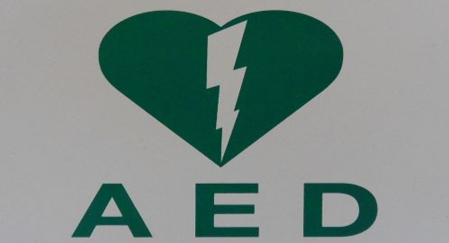 Dit betekent dat er een mogelijk risico is voor mensen op wie deze apparaten worden toegepast. Hoe groot dat risico is, is niet te duiden. Tot op heden zijn er bij de inspectie geen incidenten bekend met niet goed functionerende AED’s van de betrokken types.