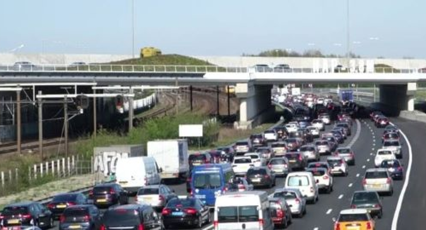 De Inspectie Leefomgeving en Transport (ILT) heeft vastgesteld dat drie tachografen niet gekeurd waren. Een tachograaf registreert onder meer de rij- en rusttijden van vrachtauto’s.