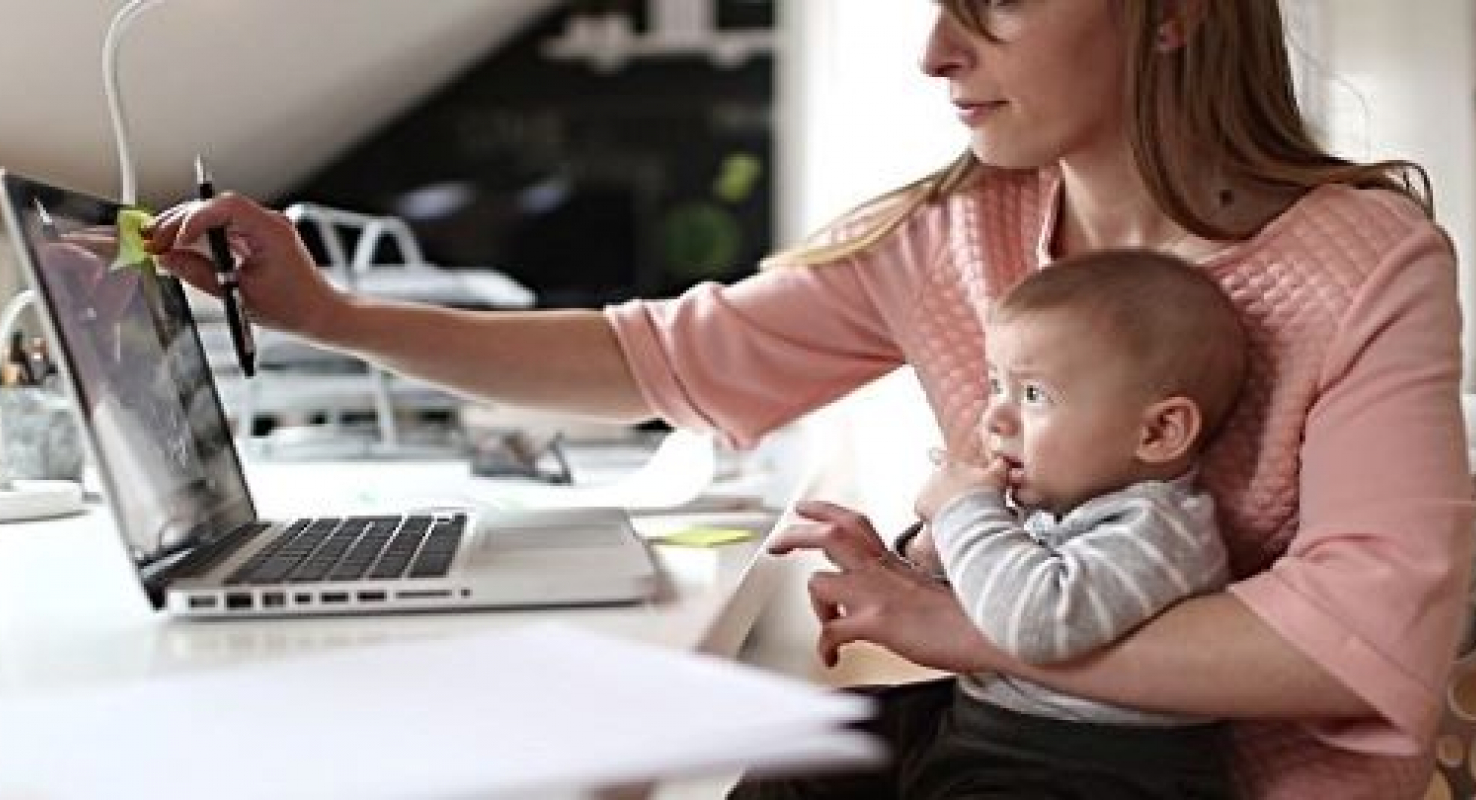 Met betrekking tot fysieke belasting als gevolg van beeldschermwerk vormt de ergonomische inrichting van thuiswerkplekken en het krijgen van voldoende beweging een belangrijk aandachtspunt. 