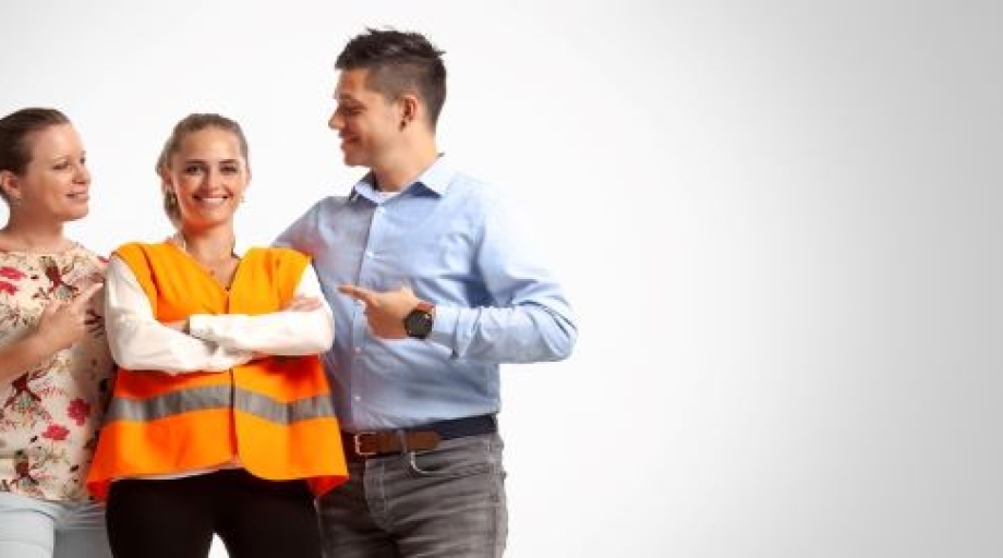 Wat wij allemaal ons zo vaak niet realiseren is dat de bedrijfshulpverlener (BHV'er) het niet voor zichzelf doet. Hij of zij doet het in óns belang. Toch hoor je wel eens negatieve geluiden over de BHV.