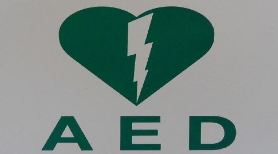 Dit betekent dat er een mogelijk risico is voor mensen op wie deze apparaten worden toegepast. Hoe groot dat risico is, is niet te duiden. Tot op heden zijn er bij de inspectie geen incidenten bekend met niet goed functionerende AED’s van de betrokken types.
