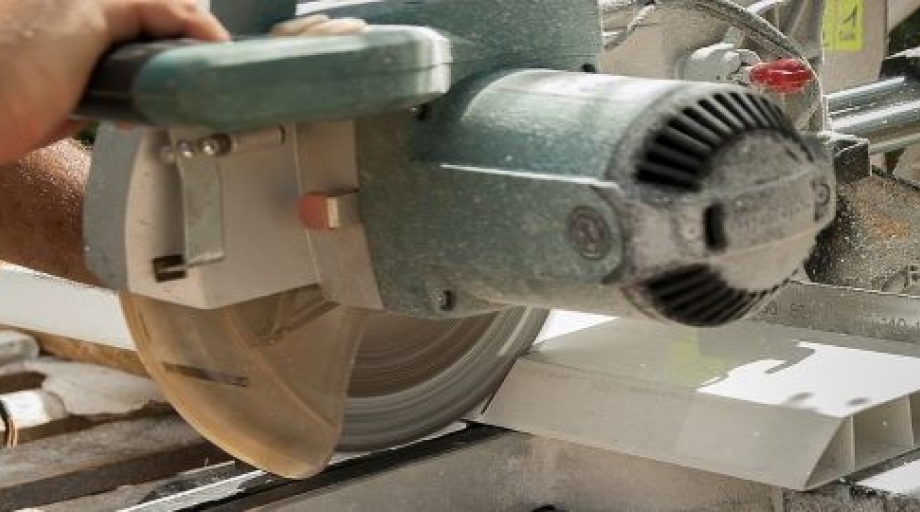 De ruim zevenduizend overtredingen variëren van een slechte brandbeveiliging tot achterstallig onderhoud aan machines waardoor giftige gassen kunnen weglekken, blijkt uit het onderzoek van de Universiteit Leiden en de Vrije Universiteit (Amsterdam), dat dit najaar wordt gepresenteerd.